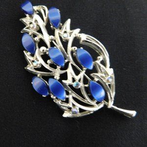 Vintage Silvertone Leaf Shaped Brooch Pin Blue Stones with Rhinestones